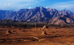 并卑孔子为文宣帝——这以至是中国汗青上第一